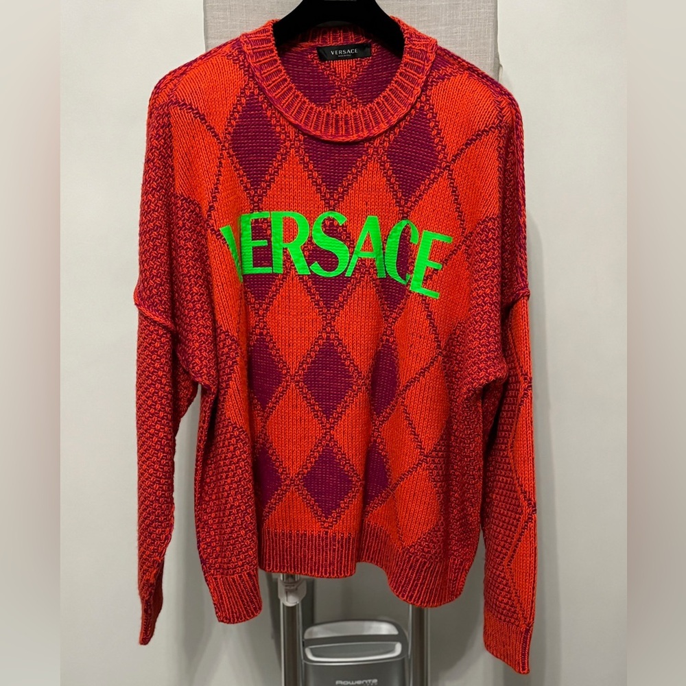 Versace Sweater – Luxe Comfort, Iconic Boldness